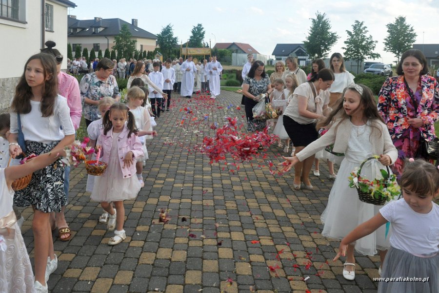 61 Procesja eucharystyczna.jpg